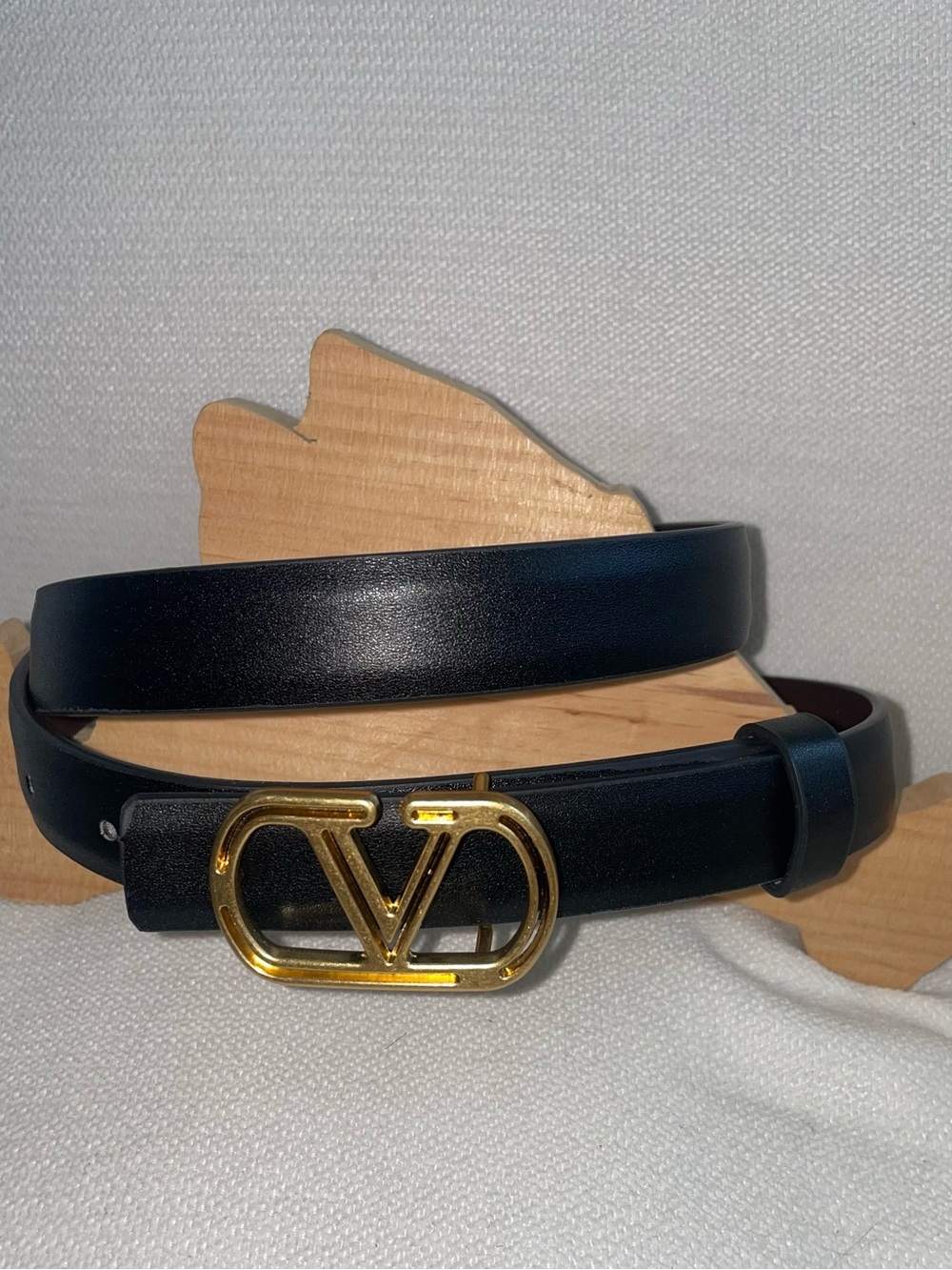 Fashion  Black Leather Belt with Gold V-Logo Buckle